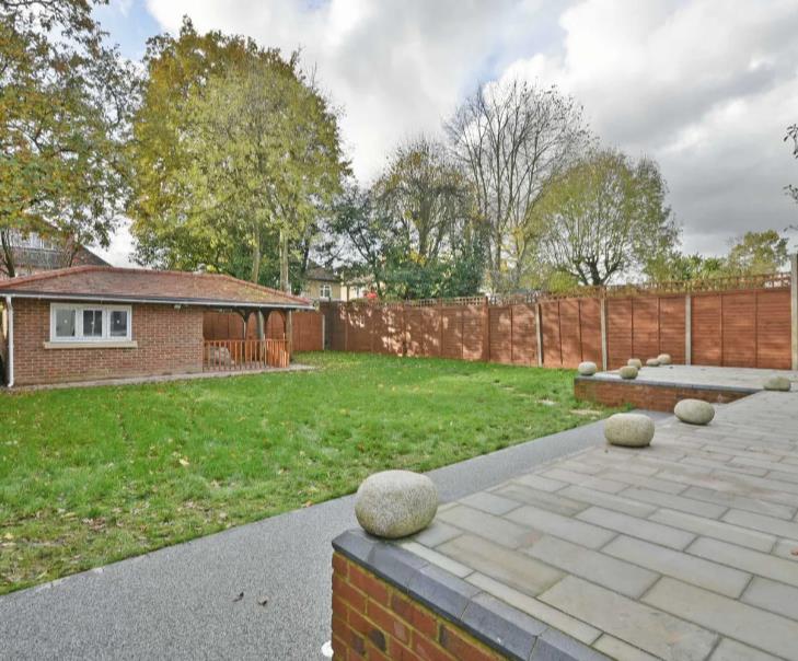Lawrence Court, Mill Hill
